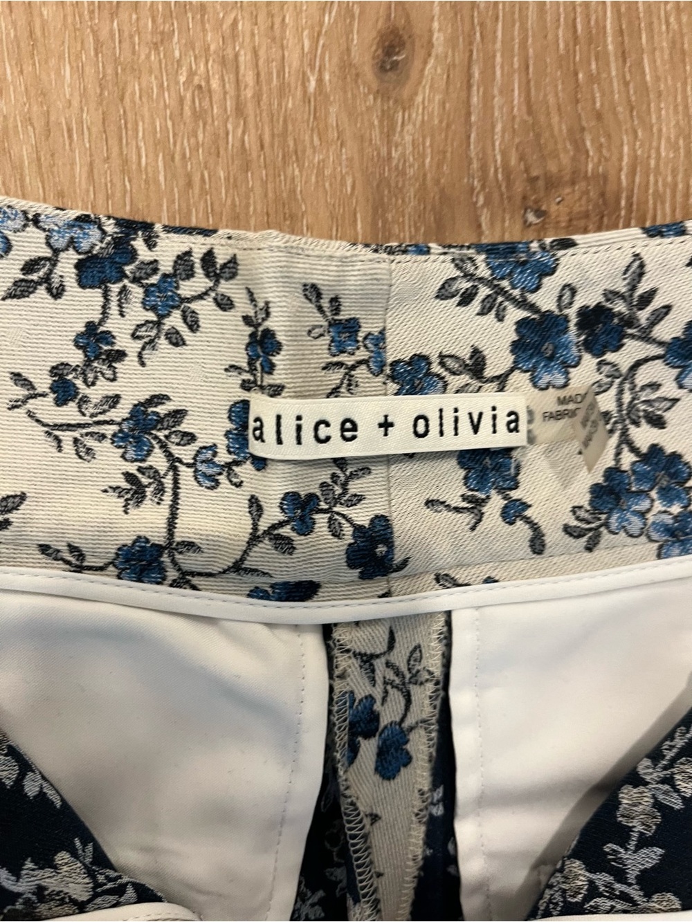 Alice + Olivia High-Waist Blue Floral Women’s Shorts - Picture 6 of 10